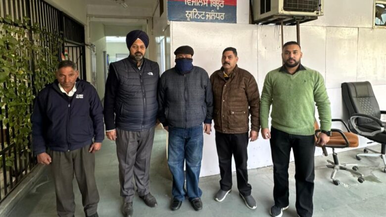 ਵਿਜੀਲੈਂਸ ਬਿਊਰੋ ਨੇ 2000 ਰੁਪਏ ਰਿਸ਼ਵਤ ਲੈਂਦਾ ਕਲਰਕ ਕੀਤਾ ਕਾਬੂ