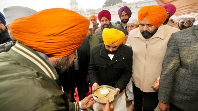ਸ੍ਰੀ ਅਕਾਲ ਤਖ਼ਤ ਸਾਹਿਬ ਅੱਗੇ ਨਿਮਾਣੇ ਸਿੱਖ ਵਜੋਂ ਨਤਮਸਤਕ ਹੋਏ ਮੁੱਖ ਮੰਤਰੀ ਭਗਵੰਤ ਸਿੰਘ ਮਾਨ