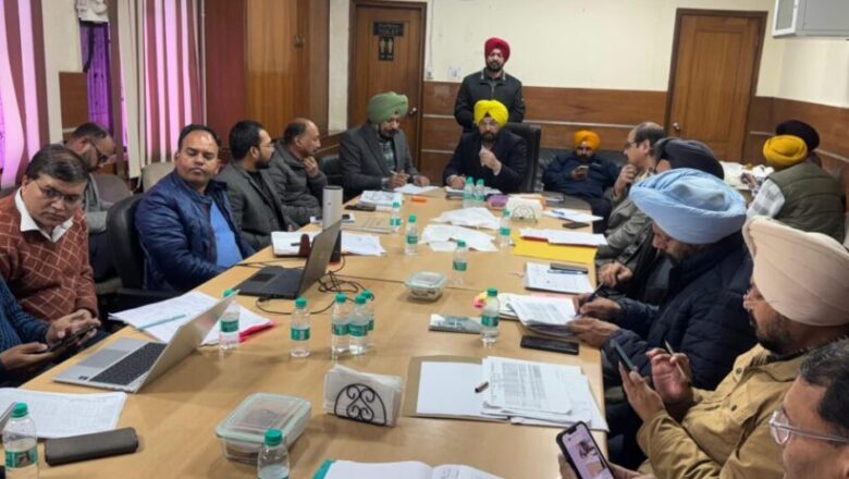 ਹਰਭਜਨ ਸਿੰਘ ਈ.ਟੀ.ਓ. ਨੇ ਸੂਬੇ ਵਿੱਚ ਸੜਕੀ ਢਾਂਚੇ ਦੀ ਮਜ਼ਬੂਤੀ ਲਈ ਲੋਕ ਨਿਰਮਾਣ ਵਿਭਾਗ ਦੇ ਕੰਮਾਂ ਦੀ ਸਮੀਖਿਆ ਕੀਤੀ