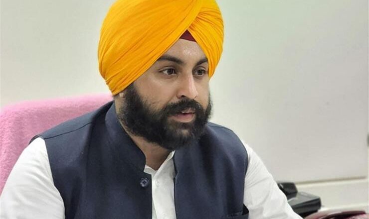 ਪੰਜਾਬ ਸਰਕਾਰ ਵੱਲੋਂ ਸਕੂਲਾਂ ਦੇ ਖੁਲ੍ਹਣ ਅਤੇ ਬੰਦ ਹੋਣ ਦੇ ਸਮੇਂ ਵਿੱਚ ਕੀਤੀ ਗਈ ਤਬਦੀਲੀ