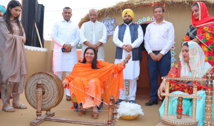 ਅੰਮ੍ਰਿਤਸਰ ਵਿੱਚ ਤਿੰਨ ਦਿਨਾਂ ਦੇ ਰੰਗਲਾ ਪੰਜਾਬ ਉਤਸਵ ਦੀ ਸ਼ੁਰੂਆਤ ਪੂਰੀ ਰੌਣਕ ਅਤੇ ਧੂਮਧਾਮ ਨਾਲ ਹੋਈ