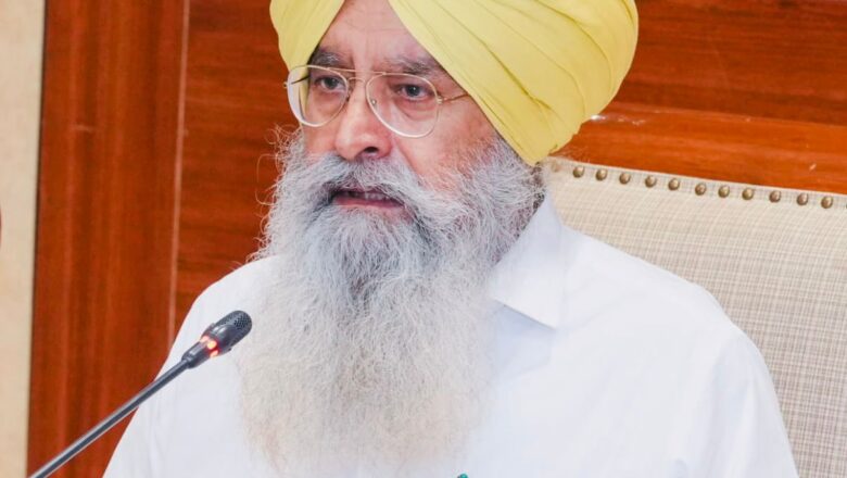 ਭਗਵੰਤ ਮਾਨ ਦੀ ਅਗਵਾਈ ਹੇਠ ਪੰਜਾਬ ਸਰਕਾਰ ਵੱਲੋਂ ਪਸ਼ੂਧਨ ਲਈ ਕਿਫ਼ਾਇਤੀ ਸਿਹਤ ਸੇਵਾਵਾਂ ਮੁਹੱਈਆ ਕਰਵਾਉਣ ਲਈ ਵੈਟਰਨਰੀ ਪੌਲੀਕਲੀਨਿਕਾਂ ਵਿੱਚ ‘ਬਲੂ ਕਰਾਸ’ ਸਟੋਰ ਸਥਾਪਤ ਕੀਤੇ ਜਾਣਗੇ, ਗੁਰਮੀਤ ਸਿੰਘ ਖੁੱਡੀਆਂ ਨੇ ਕਿਹਾ।