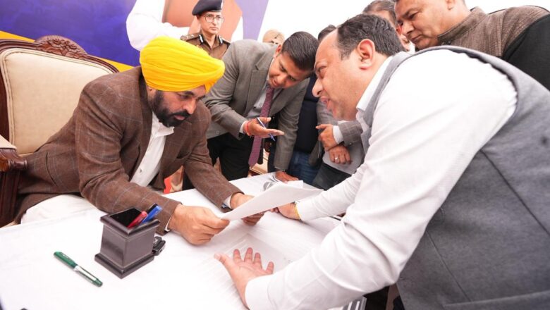 ਮੁੱਖ ਮੰਤਰੀ ਭਗਵੰਤ ਸਿੰਘ ਮਾਨ ਇੱਕ ਮਹੀਨੇ ਵਿੱਚ ਦੂਜੀ ਵਾਰ ਜਲੰਧਰ ਦੌਰੇ ‘ਤੇ, ਲੋਕ ਮਿਲਣੀ ਦੌਰਾਨ ਮਿਲੀਆਂ ਸ਼ਿਕਾਇਤਾਂ ਦਾ ਤੁਰੰਤ ਕੀਤਾ ਨਿਪਟਾਰਾ