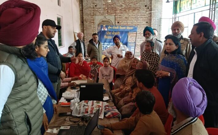 ਡਿਪਟੀ ਕਮਿਸ਼ਨਰ ਨਵਜੋਤ ਕੌਰ ਨੇ “ਮੁੱਖ ਮੰਤਰੀ ਸਿਹਤ ਯੋਜਨਾ” ਦੇ ਕਾਰਡ ਜਾਰੀ ਕਰਨ ਲਈ ਲਗਾਏ ਗਏ ਵਿਸ਼ੇਸ਼ ਕੈਂਪਾਂ ਦਾ ਕੀਤਾ ਦੌਰਾ