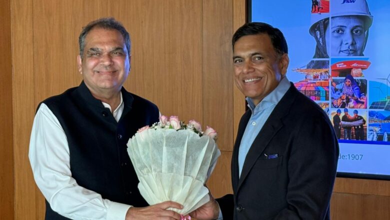 ਉਦਯੋਗ ਮੰਤਰੀ Sanjeev Arora ਨੇ ਪ੍ਰਸਿੱਧ ਉਦਯੋਗਪਤੀ Sajjan Jindal ਨਾਲ ਅਹਿਮ ਮੀਟਿੰਗ ਕੀਤੀ; ਰਾਜਪੁਰਾ ਵਿੱਚ ਇਸਪਾਤ ਖੇਤਰ ਲਈ ₹1,500 ਕਰੋੜ ਦੇ ਨਿਵੇਸ਼ ਦੀ ਘੋਸ਼ਣਾ