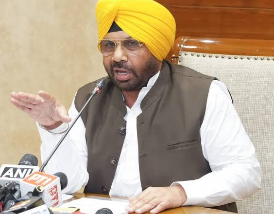 ਮੁੱਖ ਮੰਤਰੀ ਭਗਵੰਤ ਸਿੰਘ ਮਾਨ ਦੀ ਅਗਵਾਈ ਹੇਠ ਸਰਕਾਰ ਬਜ਼ੁਰਗਾਂ ਨੂੰ ਸਿਹਤਮੰਦ, ਸੁਰੱਖਿਅਤ ਅਤੇ ਸਨਮਾਨਪੂਰਵਕ ਜੀਵਨ ਯਕੀਨੀ ਬਣਾਉਣ ਲਈ ਪੂਰੀ ਤਰ੍ਹਾਂ ਪ੍ਰਤੀਬੱਧ ਹੈ: ਹਰਭਜਨ ਸਿੰਘ ਈ.ਟੀ.ਓ.