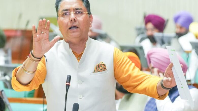 ‘ਵਿਸ਼ਵ ਗੁਰੂ’ ਦੇ ਦਾਵਿਆਂ ਤੋਂ ਲੈ ਕੇ ਗੈਸ ਸਿਲੰਡਰਾਂ ਲਈ ਲੱਗਦੀਆਂ ਲਾਈਨਾਂ ਤੱਕ—ਅਮਨ ਅਰੋੜਾ ਨੇ ਕੇਂਦਰ ਸਰਕਾਰ ਦੇ ਦਾਵਿਆਂ ‘ਤੇ ਤਿੱਖਾ ਸਵਾਲ ਚੁੱਕਿਆ
