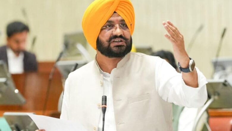 ਮਾਨ ਸਰਕਾਰ ਨੇ ਉਸਾਰੀ ਮਜ਼ਦੂਰਾਂ ਦੀਆਂ ਅਰਜ਼ੀਆਂ ਦੇ ਨਿਪਟਾਰੇ ਲਈ ਲੱਗਣ ਵਾਲਾ ਸਮਾਂ 165 ਦਿਨਾਂ ਤੋਂ ਘਟਾ ਕੇ ਕੇਵਲ 62 ਦਿਨ ਕਰ ਦਿੱਤਾ ਹੈ: ਕਿਰਤ ਮੰਤਰੀ ਤਰੁਨਪ੍ਰੀਤ ਸਿੰਘ ਸੌਂਦ