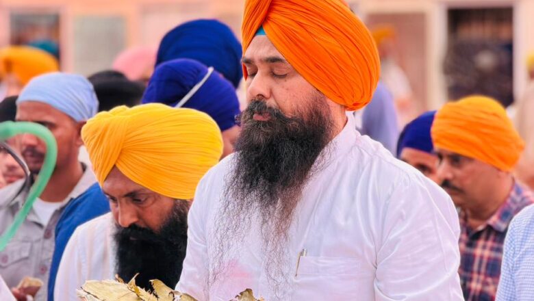 ਪਾਵਨ ਹੋਲੇ-ਮਹੱਲੇ ਮੌਕੇ ਮਲਵਿੰਦਰ ਕੰਗ ਨੇ ਤਖ਼ਤ ਸ੍ਰੀ ਕੇਸਗੜ੍ਹ ਸਾਹਿਬ ਵਿਖੇ ਸ਼ਰਧਾ ਭਾਵ ਨਾਲ ਮੱਥਾ ਟੇਕਿਆ