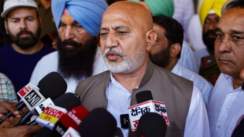 ਆਮ ਆਦਮੀ ਪਾਰਟੀ ਪੰਜਾਬ ਦੇ ਮੀਡੀਆ ਇੰਚਾਰਜ ਬਲਤੇਜ ਪੰਨੂ ਨੇ ਬੁੱਧਵਾਰ ਨੂੰ ਲੁਧਿਆਣਾ ਵਿੱਚ ਨਸ਼ਾ ਵਿਰੋਧੀ ਕਾਰਕੁਨ ਨਾਲ ਕੀਤੀ ਭੇਟ