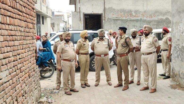 ‘ਯੁੱਧ ਨਸ਼ਿਆਂ ਵਿਰੁੱਧ’: ਸ੍ਰੀ ਮੁਕਤਸਰ ਸਾਹਿਬ ਵਿੱਚ ਨਸ਼ਾ ਤਸਕਰ ਦੀ ਗੈਰਕਾਨੂੰਨੀ ਤੌਰ ‘ਤੇ ਤਿਆਰ ਕੀਤੀ ਇਮਾਰਤ ‘ਤੇ ਪ੍ਰਸ਼ਾਸਨ ਵੱਲੋਂ ਬੁਲਡੋਜ਼ਰ ਕਾਰਵਾਈ
