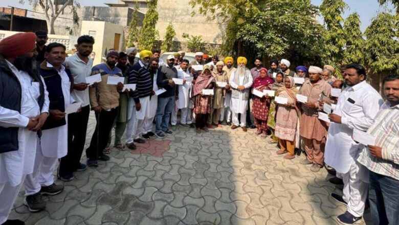 ਕੈਬਨਿਟ ਮੰਤਰੀ ਖੁੱਡੀਆਂ ਵੱਲੋਂ ਰਿਹਾਇਸ਼ ਯੋਜਨਾ ਅਧੀਨ 42 ਲੱਖ ਰੁਪਏ ਦੇ ਚੈੱਕ 35 ਲਾਭਪਾਤਰੀਆਂ ਨੂੰ ਵੰਡੇ ਗਏ