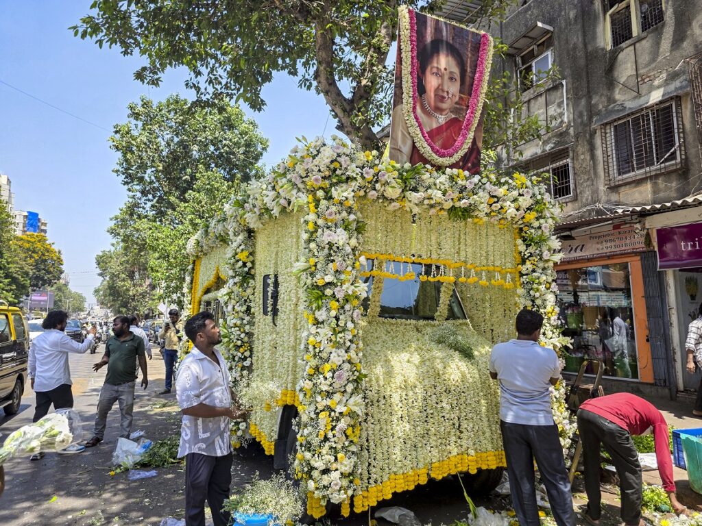 Asha Bhosle's last rites