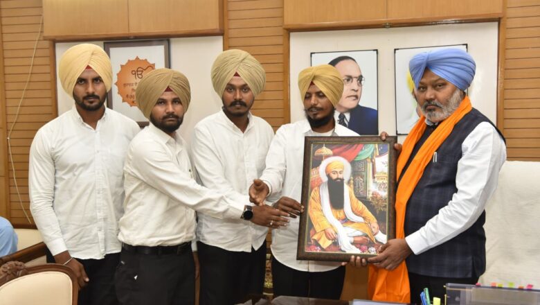 ਪੰਜਾਬ ਦੇ ਵਿੱਤ ਮੰਤਰੀ ਹਰਪਾਲ ਸਿੰਘ ਚੀਮਾ ਨੇ ਸਿਹਤ ਵਿਭਾਗ ਨੂੰ ਆਸ਼ਾ ਵਰਕਰਾਂ ਅਤੇ ਫੈਸਿਲੀਟੇਟਰਾਂ ਦੇ ਮਾਣ ਭੱਤੇ ਵਿੱਚ ਵਾਧਾ ਕਰਨ ਲਈ ਮਾਮਲਾ ਕੇਂਦਰ ਸਰਕਾਰ ਅੱਗੇ ਰੱਖਣ ਦੇ ਹੁਕਮ ਦਿੱਤੇ