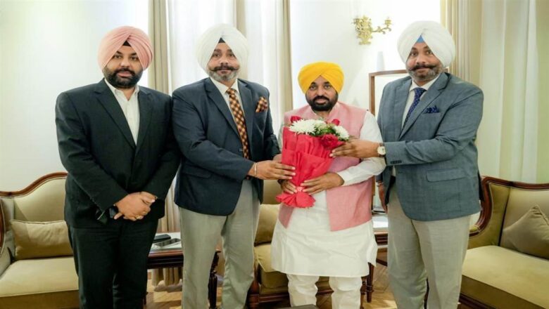 ਆਮ ਆਦਮੀ ਪਾਰਟੀ ਨੂੰ ਮਿਲੀ ਹੋਰ ਮਜ਼ਬੂਤੀ, ‘ਘੁੰਮਣ ਬ੍ਰਦਰਜ਼’ ਨੇ ਫੜਿਆ ਆਪ ਦਾ ਦਾਮਨ; ਮੁੱਖ ਮੰਤਰੀ ਭਗਵੰਤ ਮਾਨ ਨੇ ਕੀਤਾ ਭਰਵਾਂ ਸਵਾਗਤ