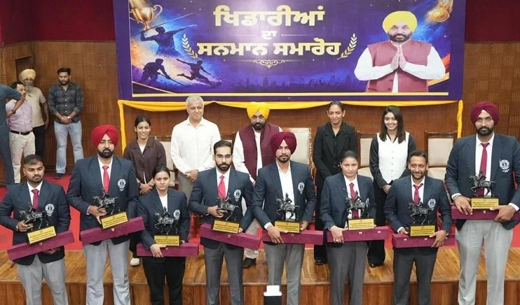CM ਭਗਵੰਤ ਮਾਨ ਵੱਲੋਂ 87 ਖਿਡਾਰੀਆਂ ਨੂੰ ਮਹਾਰਾਜਾ ਰਣਜੀਤ ਸਿੰਘ ਪੁਰਸਕਾਰ ਨਾਲ ਸਨਮਾਨ