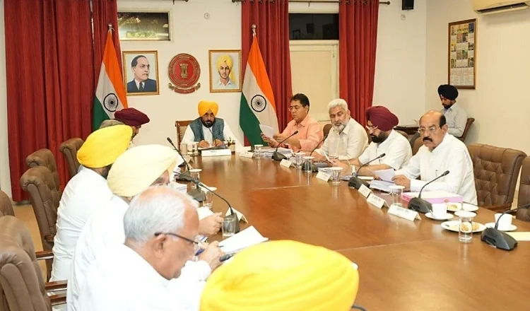 4,000 ਤੋਂ ਵੱਧ ਸਰਕਾਰੀ ਡਾਕਟਰਾਂ ਨੂੰ ਵੱਡੀ ਰਾਹਤ, ਸਰਕਾਰ ਨੇ ਕ੍ਰੈਡਿਟ ਆਵਰ ਫੀਸਾਂ ਕੀਤੀਆਂ ਮੁਆਫ਼
