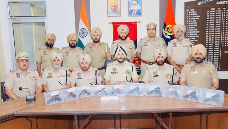 ਸਰਹੱਦ ਪਾਰ ਹਥਿਆਰ ਤਸਕਰੀ ਨੈੱਟਵਰਕ ਨਾਲ ਜੁੜੇ ਚਾਰ ਵਿਅਕਤੀ 10 ਆਧੁਨਿਕ ਪਿਸਤੌਲਾਂ ਸਮੇਤ ਕਾਬੂ