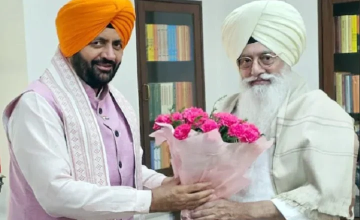 ਮੁੱਖ ਮੰਤਰੀ ਨਾਇਬ ਸਿੰਘ ਸੈਣੀ ਨੇ ਬਾਬਾ ਗੁਰਿੰਦਰ ਸਿੰਘ ਢਿੱਲੋਂ ਨਾਲ ਸਮਾਜਿਕ ਅਤੇ ਅਧਿਆਤਮਿਕ ਵਿਸ਼ਿਆਂ ‘ਤੇ ਕੀਤੀ ਵਿਚਾਰ-ਵਟਾਂਦਰਾ