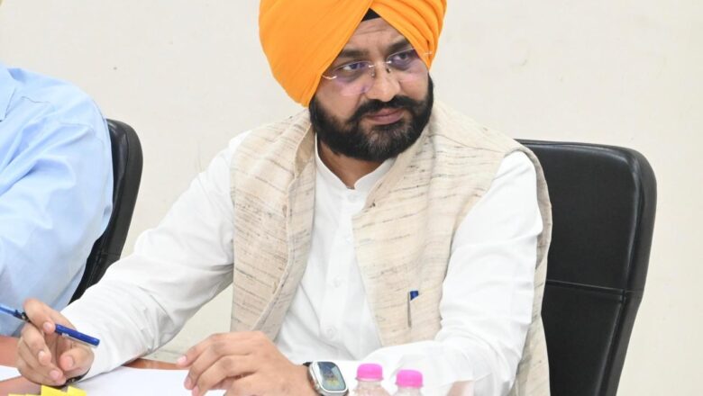 ਕੈਬਨਿਟ ਮੰਤਰੀ ਤਰੁਨਪ੍ਰੀਤ ਸਿੰਘ ਸੌਂਦ ਨੇ ਮਨਰੇਗਾ ਯੂਨੀਅਨ ਨਾਲ ਕੀਤੀ ਮੀਟਿੰਗ, ਮੰਗਾਂ ਦੇ ਜਲਦ ਹੱਲ ਦਾ ਦਿੱਤਾ ਭਰੋਸਾ