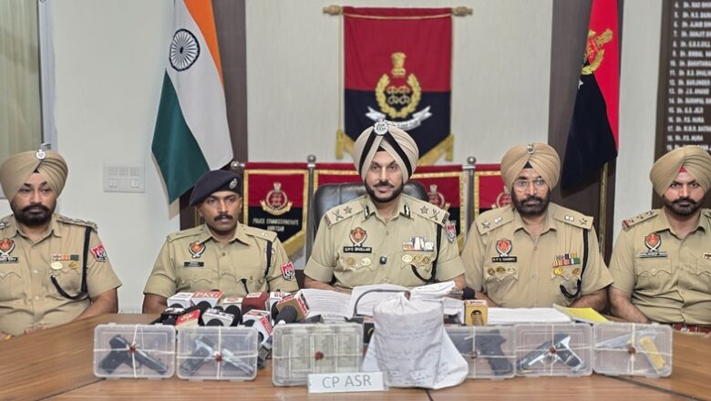ਸਰਹੱਦ ਪਾਰ ਤਸਕਰੀ ਮਾਡਿਊਲ ‘ਤੇ ਵੱਡੀ ਚੋਟ, 5 ਪਿਸਤੌਲ, 2 ਕਿਲੋ ਹੈਰੋਇਨ ਤੇ ₹5 ਲੱਖ ਦੀ ਡਰੱਗ ਮਨੀ ਸਮੇਤ 4 ਗ੍ਰਿਫ਼ਤਾਰ