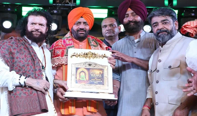 ਨਕੋਦਰ ਪਹੁੰਚੇ ਹਰਿਆਣਾ ਦੇ ਮੁੱਖ ਮੰਤਰੀ ਨਾਇਬ ਸਿੰਘ ਸੈਣੀ, ਬਾਪੂ ਲਾਲ ਬਾਦਸ਼ਾਹ ਜੀ ਦੀਆਂ ਸਿੱਖਿਆਵਾਂ ਨੂੰ ਦੱਸਿਆ ਸਮਾਜ ਲਈ ਪ੍ਰੇਰਣਾ
