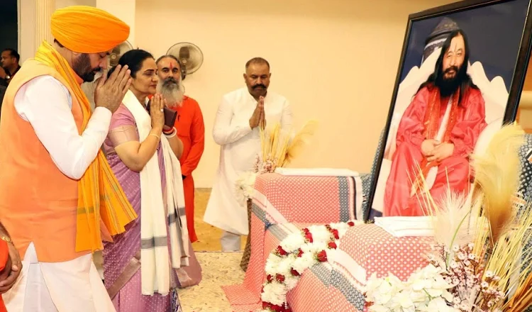 ਨਾਇਬ ਸਿੰਘ ਸੈਣੀ ਨੇ ਦਿਵਿਆ ਗੁਰੂ ਆਸ਼ੂਤੋਸ਼ ਮਹਾਰਾਜ ਨੂੰ ਭੇਟ ਕੀਤੀ ਸ਼ਰਧਾਂਜਲੀ