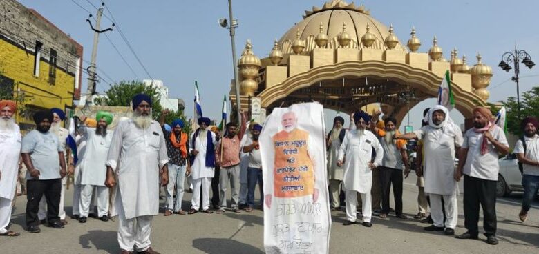 PM ਮੋਦੀ ਦੀ ਪੰਜਾਬ ਫੇਰੀ ਦੌਰਾਨ ਕਿਸਾਨ ਮਜ਼ਦੂਰ ਸੰਘਰਸ਼ ਕਮੇਟੀ ਨੇ ਕੇਂਦਰ ਸਰਕਾਰ ਦਾ ਪੁਤਲਾ ਫੂਕਿਆ