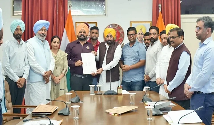 ਆਦਰਸ਼ ਸਕੂਲਾਂ ਦੇ ਅਧਿਆਪਕਾਂ ਲਈ ਵੱਡੀ ਰਾਹਤ, ਪੰਜਾਬ ਸਰਕਾਰ ਵੱਲੋਂ ਤਨਖਾਹਾਂ ’ਚ 120 ਫੀਸਦੀ ਤੋਂ ਵੱਧ ਵਾਧੇ ਨੂੰ ਮਨਜ਼ੂਰੀ