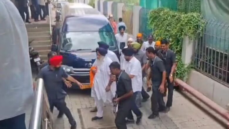 ਸੁਖਬੀਰ ਬਾਦਲ ’ਤੇ ਨੰਦੇੜ ’ਚ ਕਿਰਪਾਨ ਨਾਲ ਹਮਲੇ ਦੀ ਕੋਸ਼ਿਸ਼, ਗੁਰਦੁਆਰਾ ਸਾਹਿਬ ਦੇ ਬਾਹਰ ਵਾਪਰੀ ਘਟਨਾ