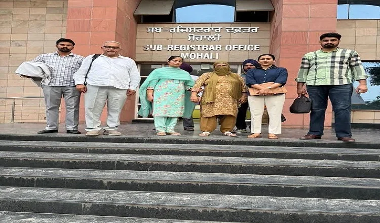 ਮੋਹਾਲੀ ਡੀਸੀ ਦਫ਼ਤਰ ਵਿੱਚ ਵਿਜੀਲੈਂਸ ਦਾ ਵੱਡਾ ਐਕਸ਼ਨ: ₹1 ਲੱਖ ਰਿਸ਼ਵਤ ਲੈਂਦੀ ਸੀਨੀਅਰ ਸਹਾਇਕ ਰੰਗੇ ਹੱਥੀਂ ਕਾਬੂ
