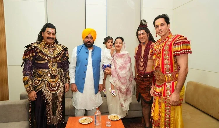 ਮੋਹਾਲੀ ਵਿੱਚ ‘ਹਮਾਰੇ ਰਾਮ’ ਨਾਟਕ ਦਾ ਸ਼ਾਨਦਾਰ ਆਗਾਜ਼, ਪੰਜਾਬ ਭਰ ਵਿੱਚ 41 ਮੁਫ਼ਤ ਸ਼ੋਅ ਕਰਵਾਏਗੀ ਮਾਨ ਸਰਕਾਰ