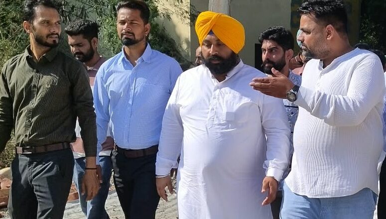 ਨੰਗਲ ਦੀ ਸਫਾਈ ਮੁਹਿੰਮ ਨੂੰ ਇੱਕ ਮਹੀਨਾ ਪੂਰਾ, ਹਰਜੋਤ ਬੈਂਸ ਵੱਲੋਂ ਵਾਰਡ-ਵਾਰ ਜਾਇਜ਼ਾ; ਲੋਕਾਂ ਦੀਆਂ ਸਮੱਸਿਆਵਾਂ ਸੁਣ ਕੇ ਅਧਿਕਾਰੀਆਂ ਨੂੰ ਦਿੱਤੇ ਨਿਰਦੇਸ਼