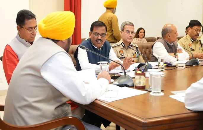 ਨਸ਼ਿਆਂ ਵਿਰੁੱਧ ਜੰਗ ਨੂੰ ਲੈ ਕੇ CM ਮਾਨ ਦੀ ਉੱਚ ਪੱਧਰੀ ਬੈਠਕ, ਤਸਕਰਾਂ ਖ਼ਿਲਾਫ਼ ਜ਼ੀਰੋ ਟਾਲਰੈਂਸ ਨੀਤੀ ਹੋਰ ਸਖ਼ਤੀ ਨਾਲ ਲਾਗੂ ਕਰਨ ਦੇ ਨਿਰਦੇਸ਼