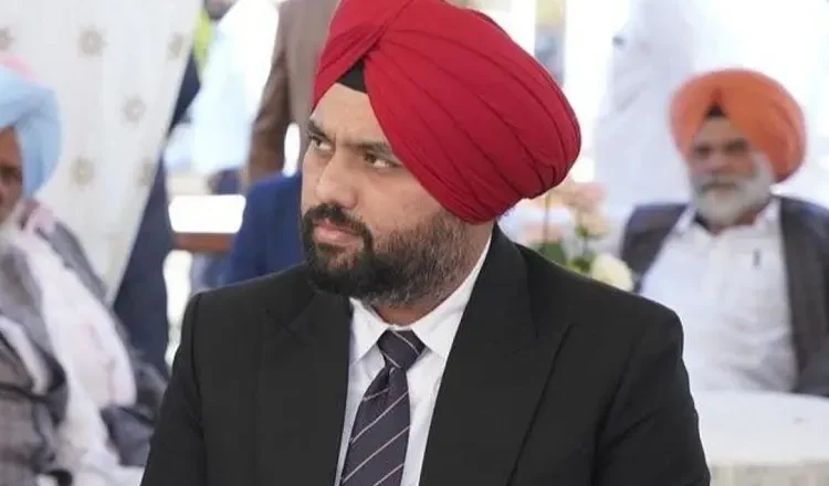 5 ਕਰੋੜ ਦੇ ਕਥਿਤ ਰਿਸ਼ਵਤ ਮਾਮਲੇ ’ਚ ਅਮਰਦੀਪ ਸਿੰਘ ਗਰੇਵਾਲ ਦਿੱਲੀ ਹਵਾਈ ਅੱਡੇ ’ਤੇ ਡਿਟੇਨ