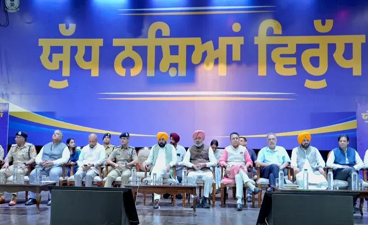 ‘ਯੁੱਧ ਨਸ਼ਿਆਂ ਵਿਰੁੱਧ’ ਮੁਹਿੰਮ ਨੂੰ ਹੋਰ ਮਜ਼ਬੂਤੀ: CM ਭਗਵੰਤ ਮਾਨ ਵੱਲੋਂ DSP ਅਧਿਕਾਰੀਆਂ ਲਈ 117 ਨਵੀਆਂ ਗੱਡੀਆਂ ਮਨਜ਼ੂਰ