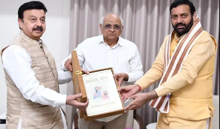 ਮੁੱਖ ਮੰਤਰੀ ਨਾਇਬ ਸਿੰਘ ਸੈਣੀ ਦਾ ਦੋ ਦਿਨਾਂ ਗੁਜਰਾਤ ਦੌਰਾ, ਨਿਵੇਸ਼ ਅਤੇ ਆਪਸੀ ਸਹਿਯੋਗ ਵਧਾਉਣ ’ਤੇ ਜ਼ੋਰ